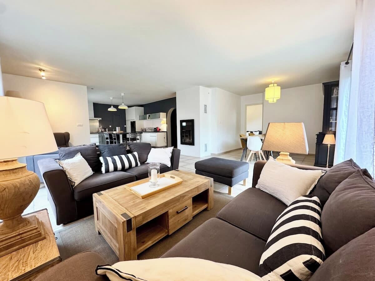 TV, fireplace, books, offices