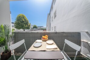 Outdoor dining - T2 Hyper Cocon – Terrasses - Parking (Larmor-Plage)