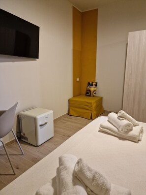 Classic Triple Room | Minibar, individually decorated, individually furnished, desk - marte rooms (San Nicola)