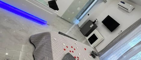 Deluxe-Suite | 1 Schlafzimmer, Schreibtisch, Bügeleisen/Bügelbrett