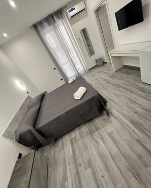 Comfort Triple Room | Desk, iron/ironing board - Marisol (Palermo)