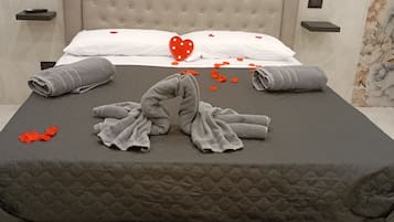Deluxe Suite | 1 bedroom, desk, iron/ironing board