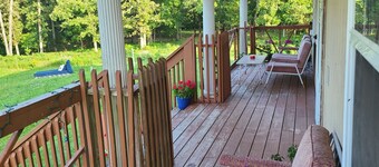 Farmhouse Experience, Must Love Outdoor Cats, Fun Lighting, Soundbar, Starlink