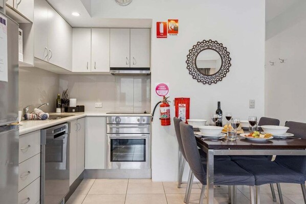 Microwave, oven, stovetop, dishwasher - Lantern 23 - Balcony (Thredbo)