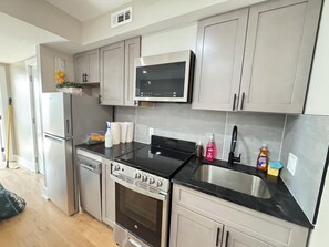 Private kitchen - COZY Apartment in DC 2BR Central Location near Transportation (Washington)