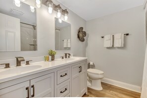 Séchoir à cheveux, serviettes fournies