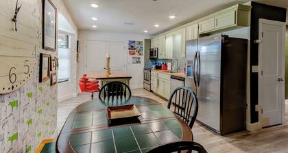 Happy Palette Home: Close to downtown+the lake! Fenced yard with outdoor dining