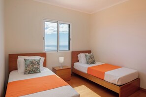 3 bedrooms, iron/ironing board, WiFi, bed sheets - With sea view - Strategic Sunset House (Santa Cruz)