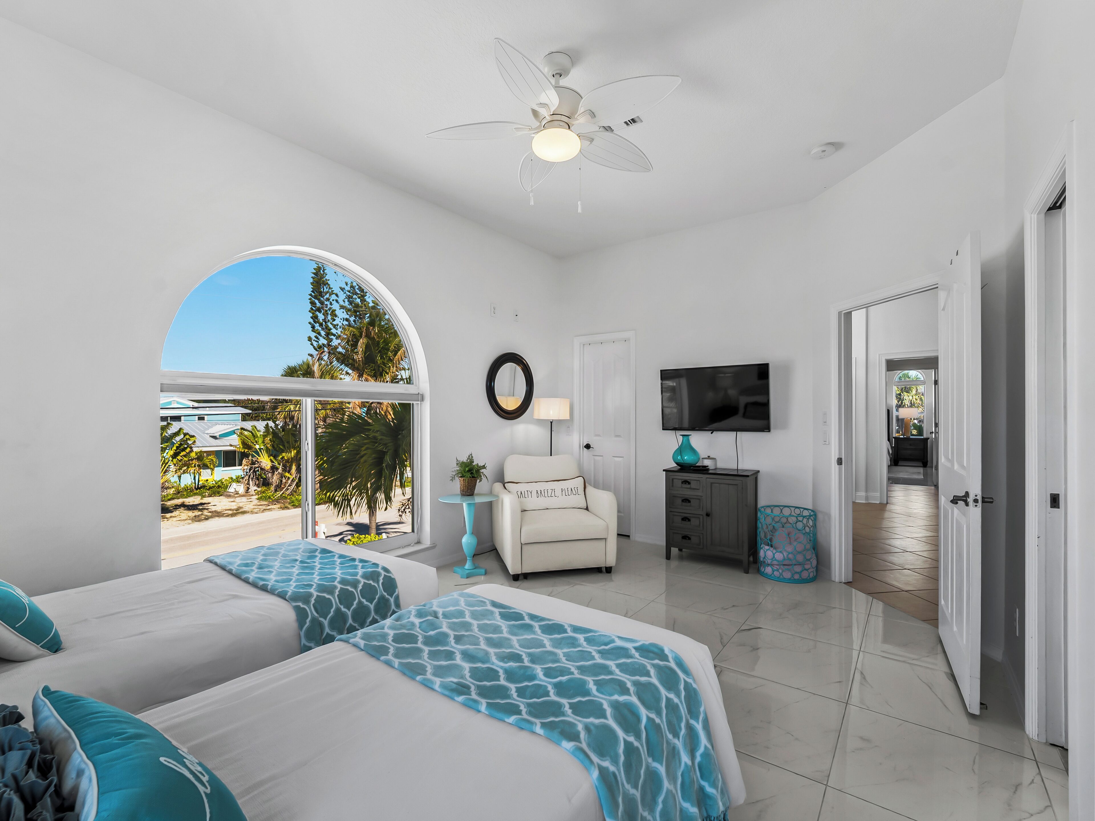 3 bedrooms, desk, iron/ironing board, travel crib