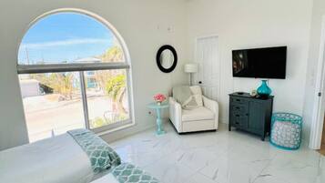 3 chambres, bureau, fer et planche Ă repasser, lit parapluie