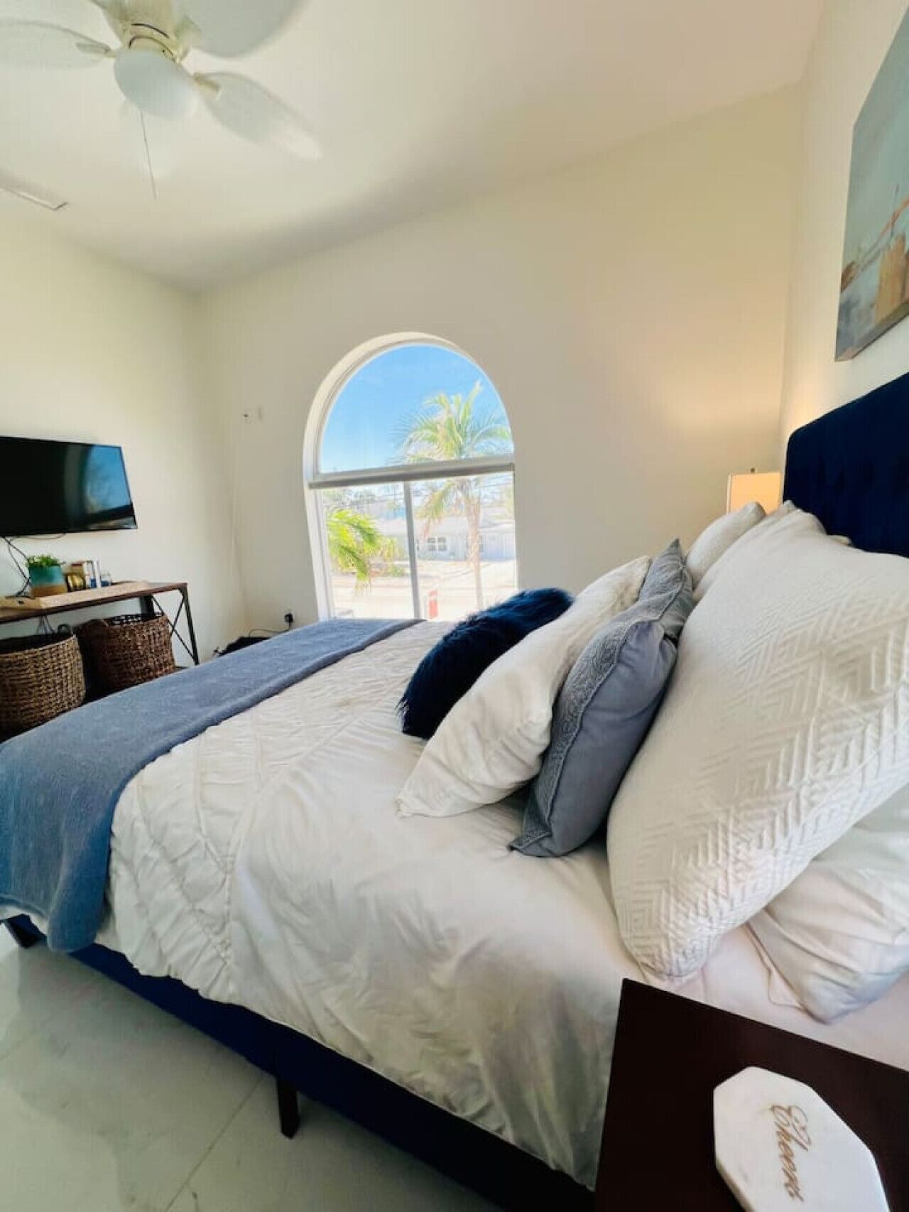 3 bedrooms, desk, iron/ironing board, travel crib