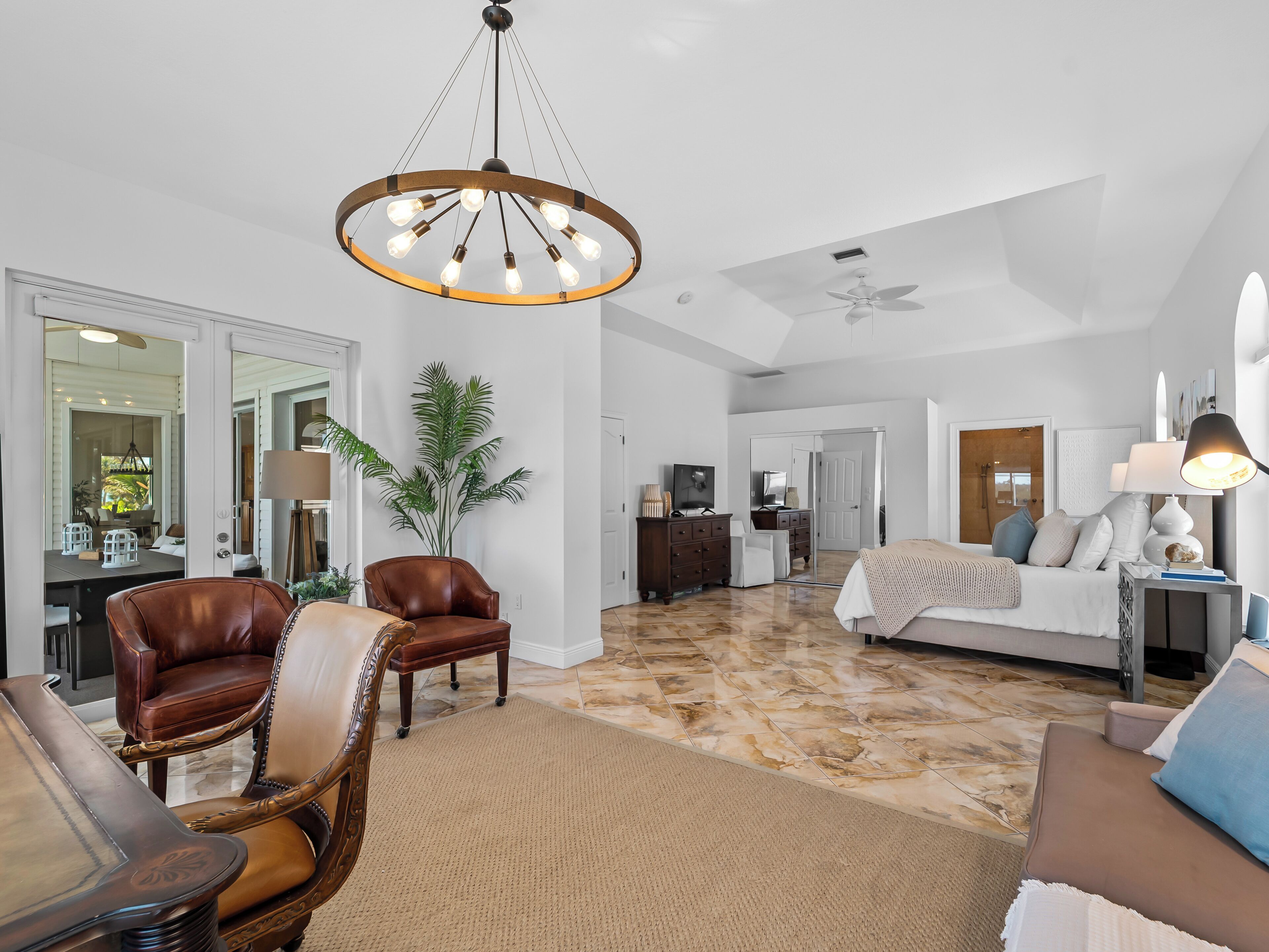 3 bedrooms, desk, iron/ironing board, travel cot