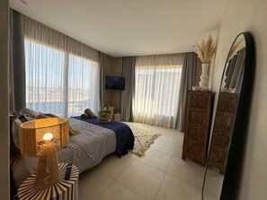 5 bedrooms, iron/ironing board, WiFi, bed sheets