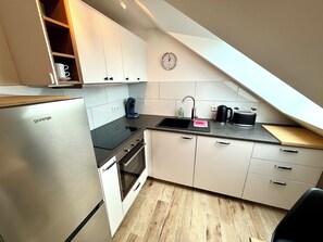 Kühlschrank, Ofen, Herdplatte, Geschirrspüler