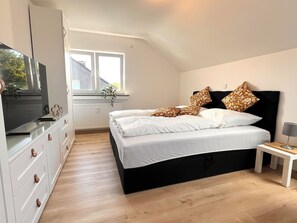1 bedroom, iron/ironing board, WiFi, bed sheets - Modern and flexible living between Cologne and Düsseldorf (Langenfeld (Rheinland))