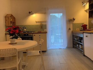 Wasserkocher mit Kaffee-/Teezubehör, Wasserkocher