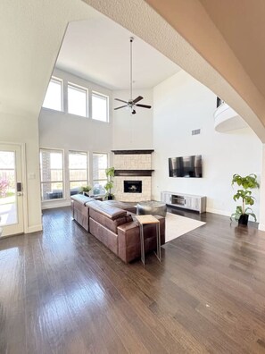 TV, fireplace, stereo