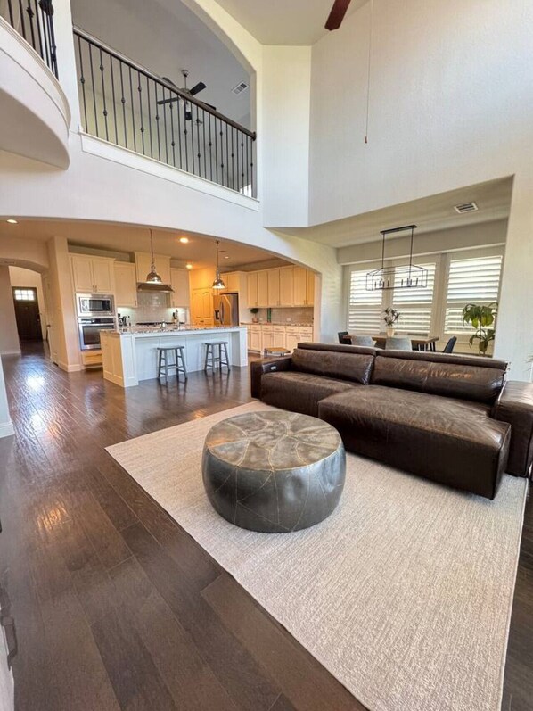 TV, fireplace, stereo
