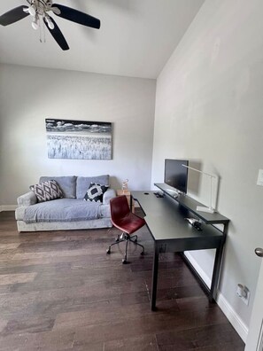 Téléviseur, foyer, chaîne audio