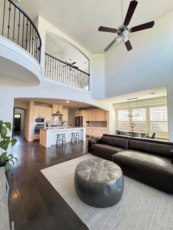 TV, fireplace, stereo