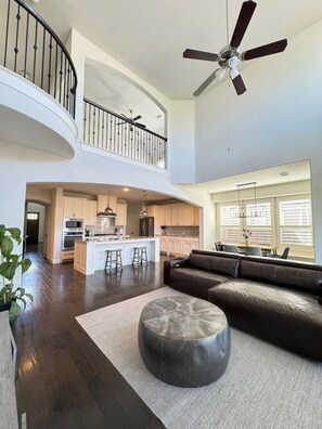 TV, fireplace, stereo