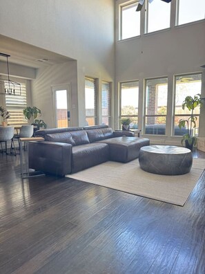 TV, fireplace, stereo