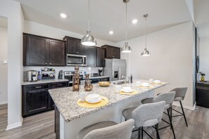 Mikroaaltouuni, uuni, liesi, astianpesukone