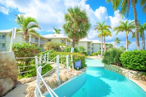 Outdoor pool, sun loungers - Cayman Luxury Rentals at Sunset Cove (Seven Mile Beach)