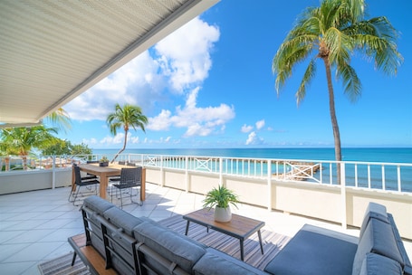 Luxury Condo, 3 Bedrooms, Beachfront | Balcony