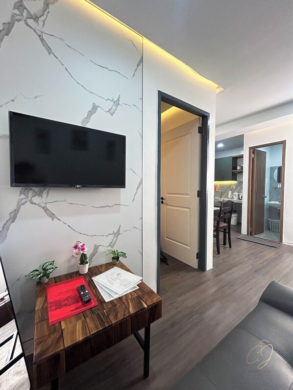 Bureau, espace de travail pour ordinateur portable