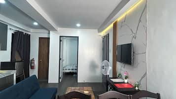 1 Schlafzimmer, Schreibtisch, laptopgeeigneter Arbeitsplatz