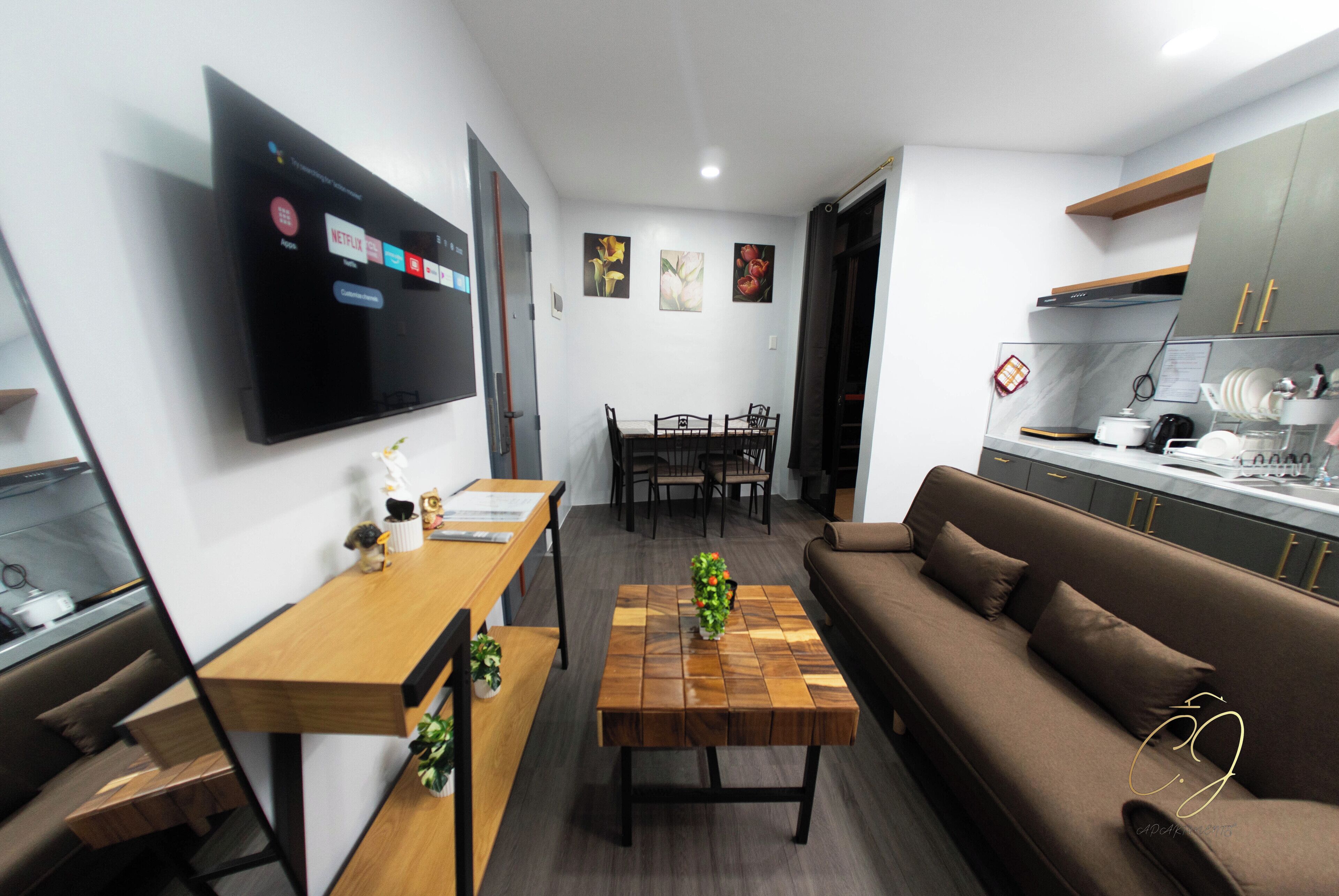 华丽公寓, 1 张双人床和 1 张沙发床, 允许带宠物, 城市景观 | 起居区 | 40-英寸智能电视（配备数码频道）、Netflix、流媒体服务