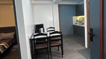 Standard-Apartment, 1 Doppelbett, Haustiere gestattet | Esszimmer