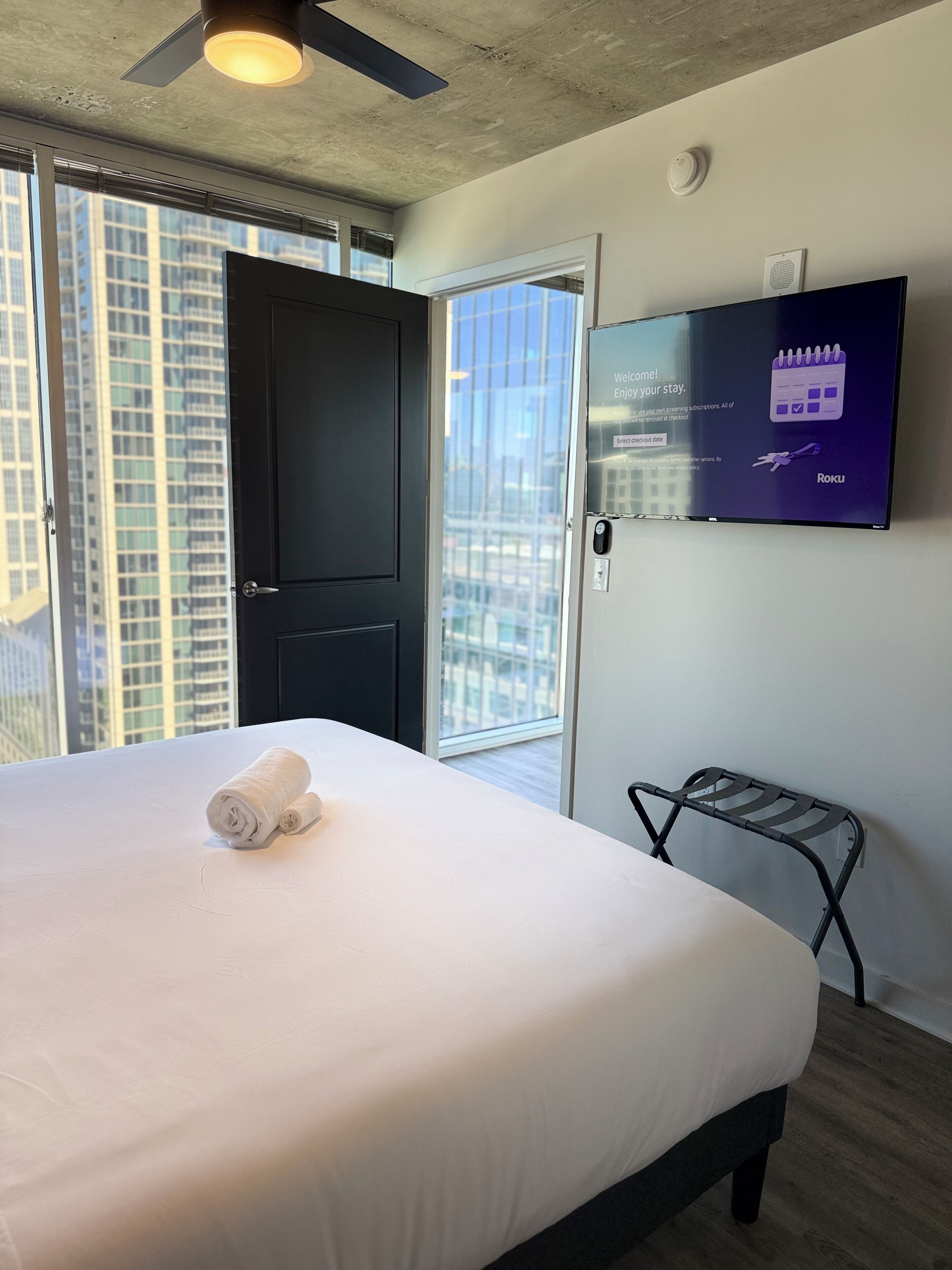 2 bedrooms, desk, iron/ironing board, WiFi