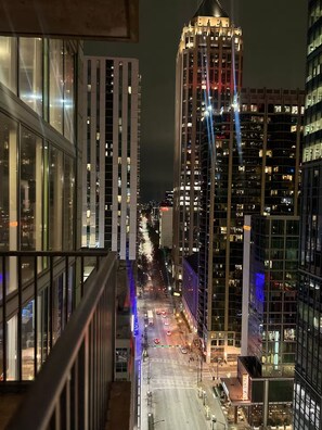 Property grounds - Calm Midtown Sky Suite | City Views + Free Parking (Atlanta)