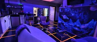 StarLab '86 -Downtown Pet Friendly