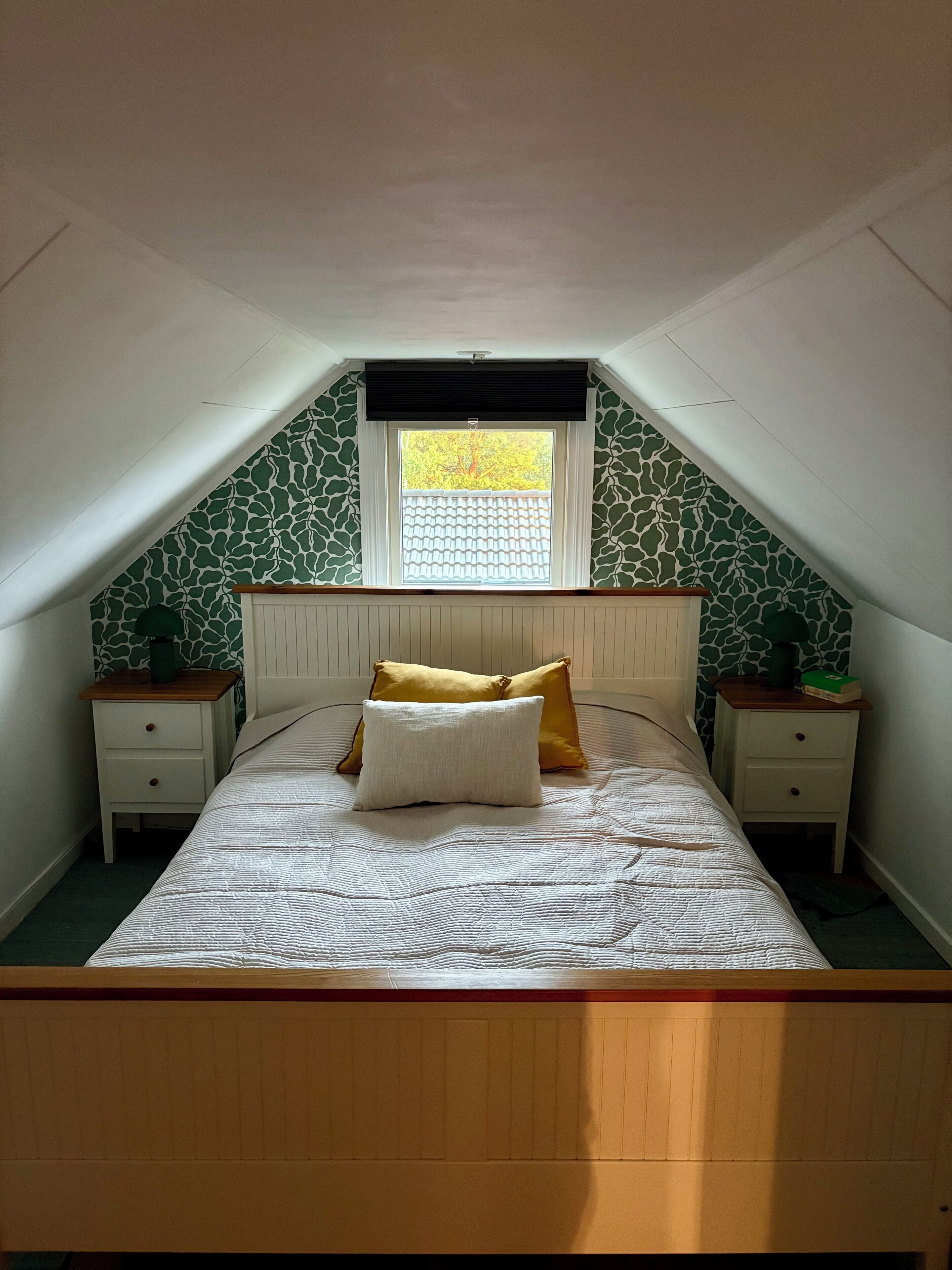 5 bedrooms, desk, iron/ironing board, free WiFi