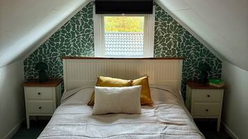 5 bedrooms, desk, iron/ironing board, free WiFi