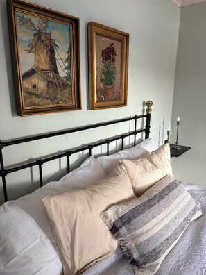 5 bedrooms, desk, iron/ironing board, free WiFi