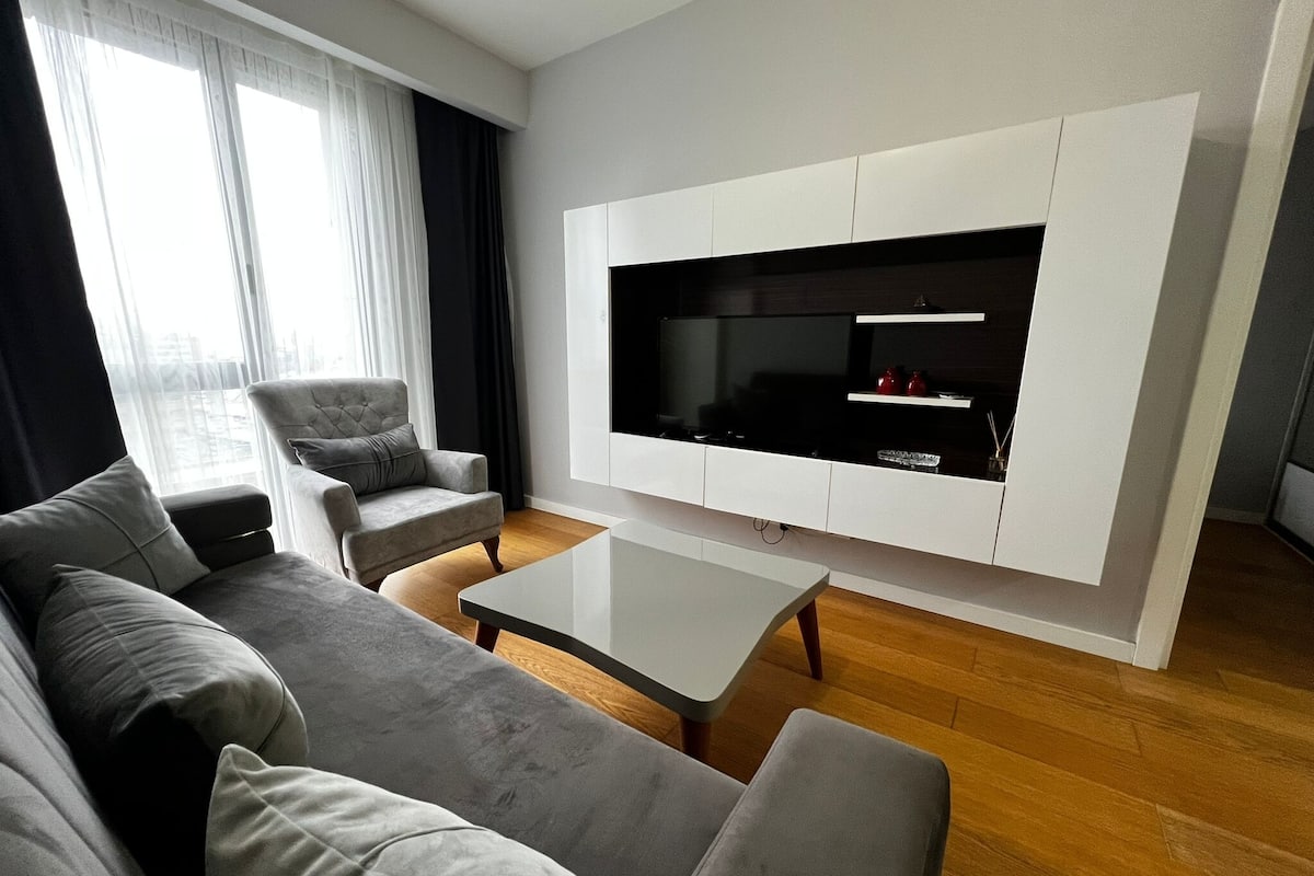 Comfort Condo, City View | Living area | 80-cm LED TV with satellite channels