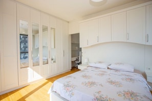 Condo tiện nghi đơn giản, bếp, quang cảnh thành phố | 1 phòng ngủ, bộ đồ giường cao cấp, két bảo mật tại phòng 