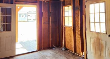 New Tiny House coming to Dirt Road Farms, pet-friendly & availble September 15th
