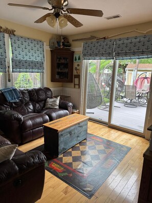 TV, DVD player, books, stereo