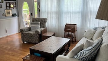 TV, DVD player, books, stereo