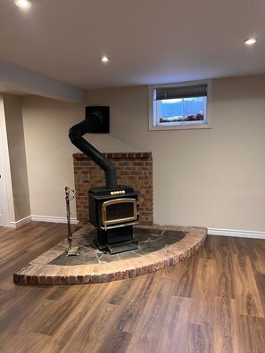 Interior - Charming 3-Bedroom Home in Quaint Countryside Retreat with Modern Comforts (Halton Hills)
