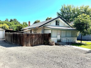 Exterior - Charming Getaway - Cozy 2 Bed 1 Bath Near It All (Boise)