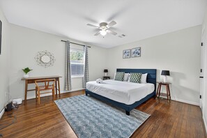 2 chambres, fer et planche à repasser, Wi-Fi, draps fournis