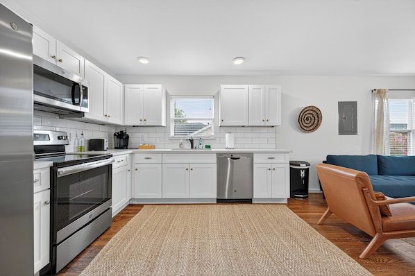 Mikrowelle, Ofen, Herdplatte, Geschirrspüler