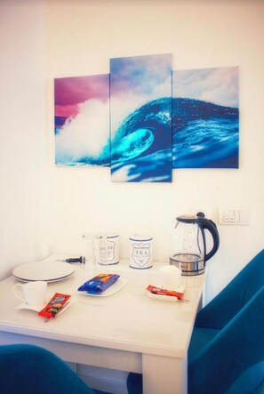 Appartement, 1 très grand lit et 1 canapé-lit, salle de bains privée | Coin séjour