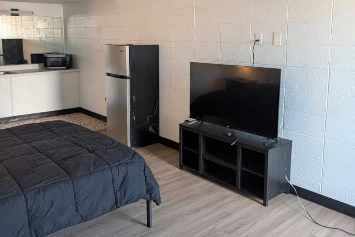 Basic Single Room | WiFi (free)